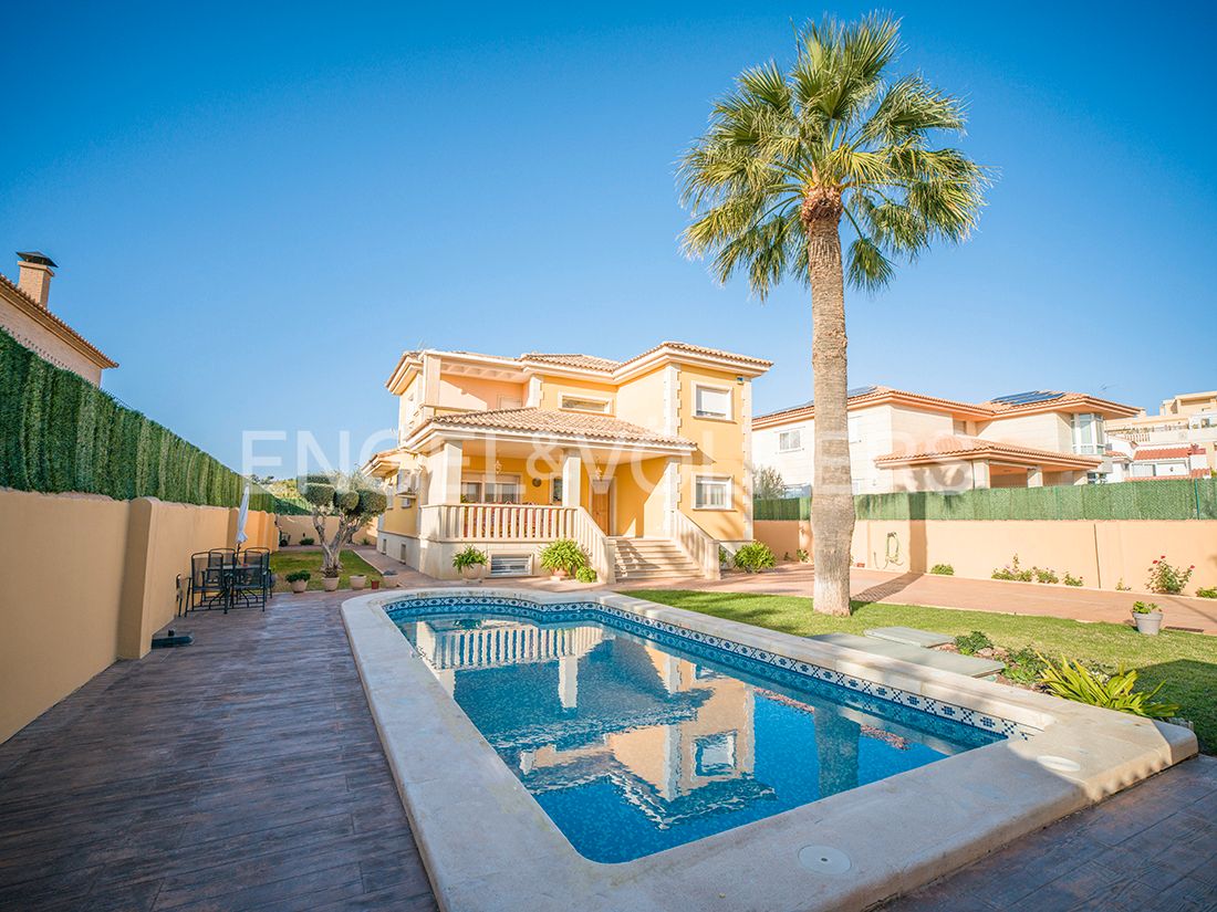 Vista exterior de Casa o chalet en venta en Mutxamel con Aire acondicionado, Terraza y Piscina
