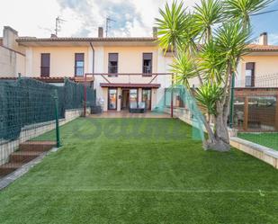 Jardí de Casa adosada en venda en Corvera de Asturias amb Calefacció, Jardí privat i Terrassa