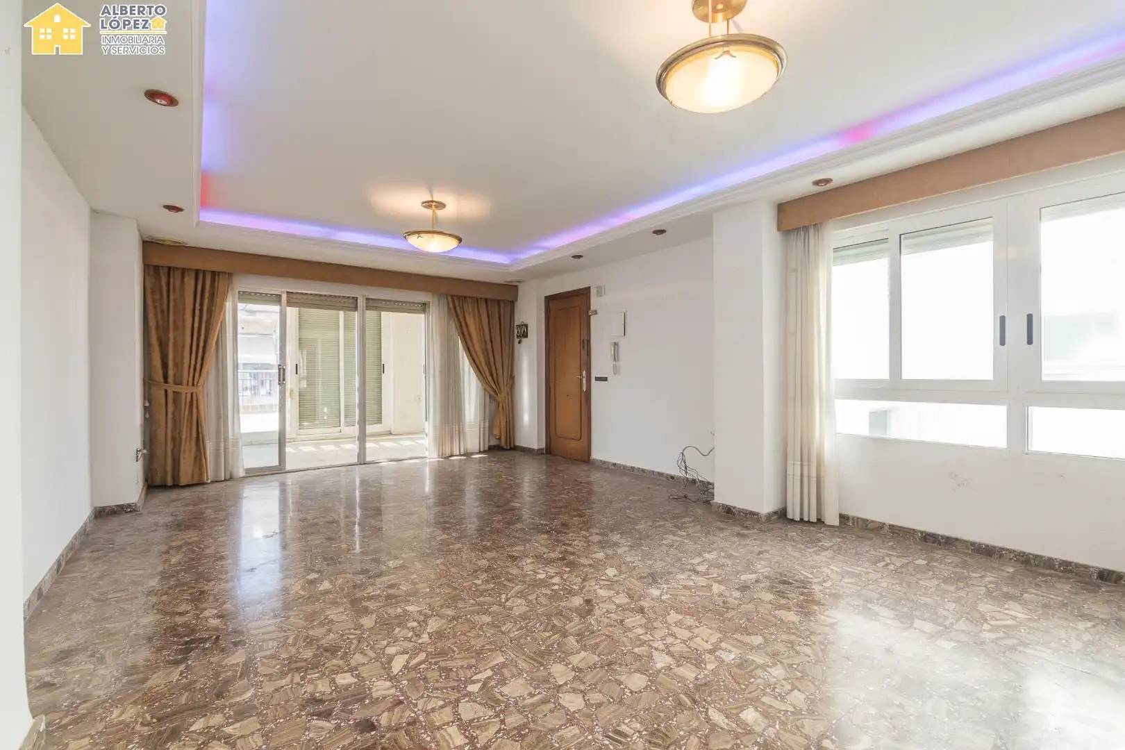 Ático en venta en Elche / Elx con Terraza y Balcón