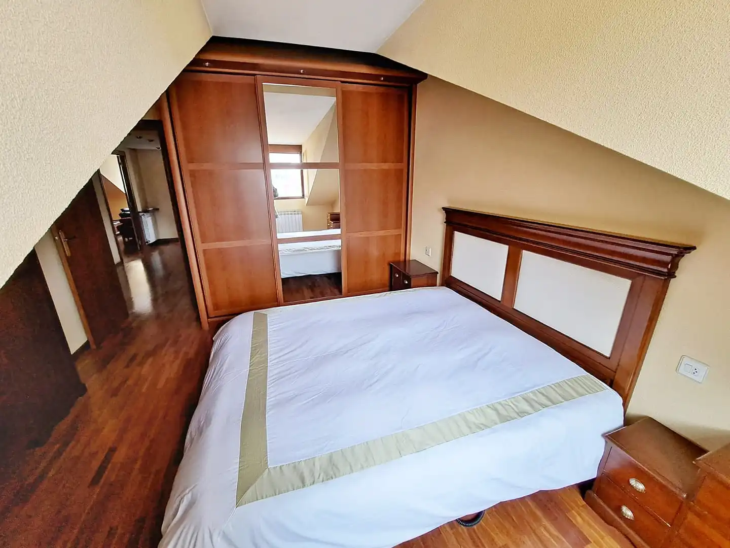 Habitación de Apartamento en venta en Vitoria - Gasteiz con Calefacción, Trastero y Amueblado