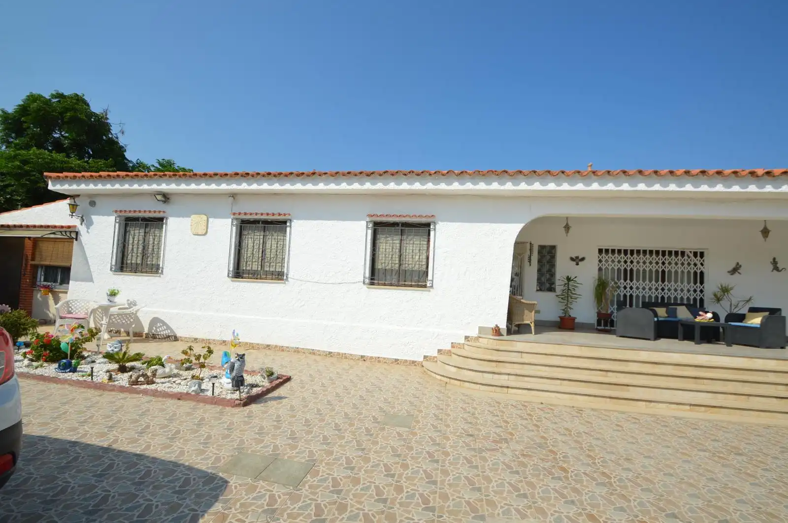 Vista exterior de Casa o xalet en venda en Vinaròs amb Jardí privat, Terrassa i Traster