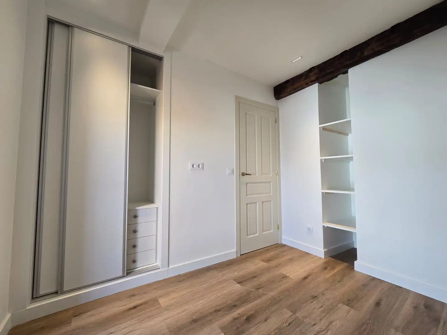 Bedroom of Flat for sale in Llanes