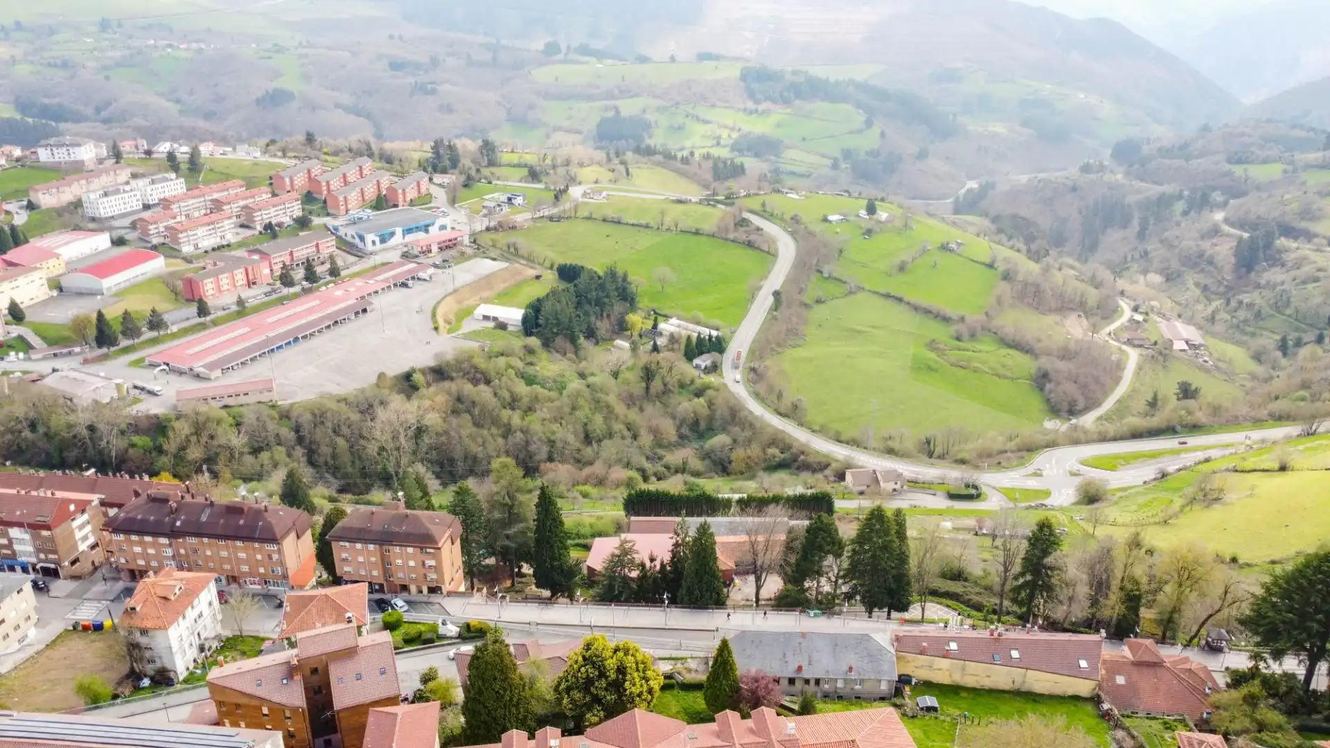 Casa adosada en venta en CIMADEVILLA, 28, Tineo