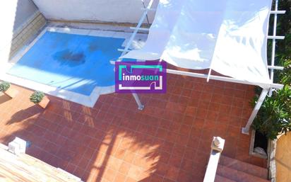 Piscina de Casa adosada en venda en Ugena amb Aire condicionat, Terrassa i Piscina