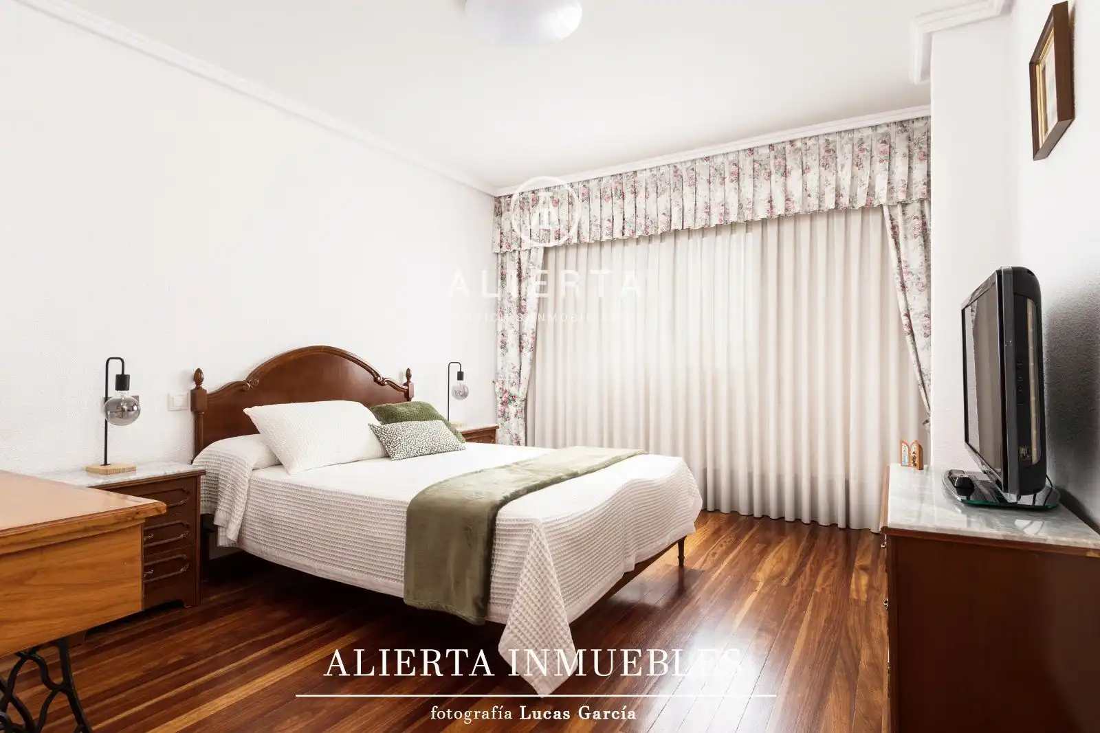 Bedroom of Flat for sale in Zaragoza  with Air Conditioner, Heating and Terrace