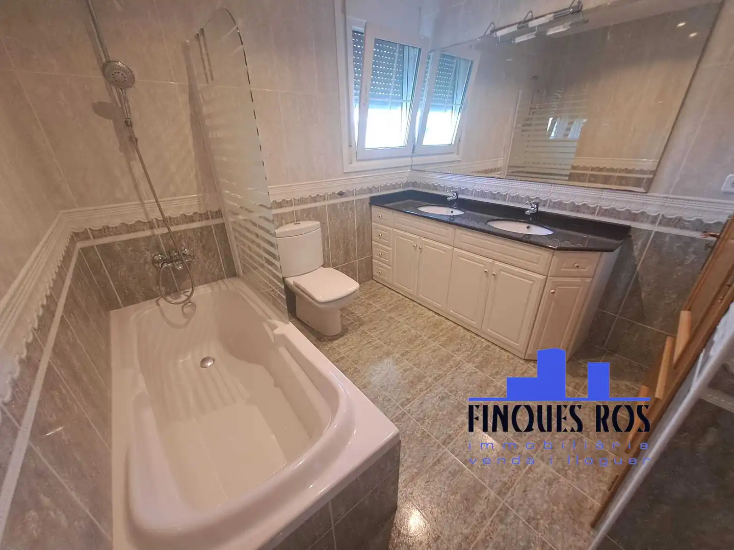 Bathroom of Houses for sale in Vinaròs  with Air Conditioner, Heating and Private garden