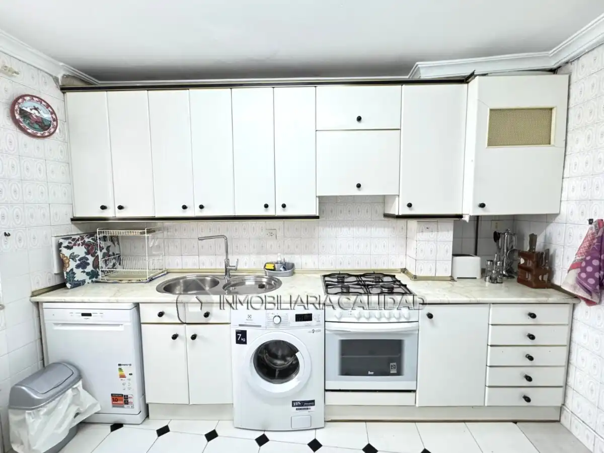 Cocina de Piso de alquiler en Burgos con Calefacción y Amueblado