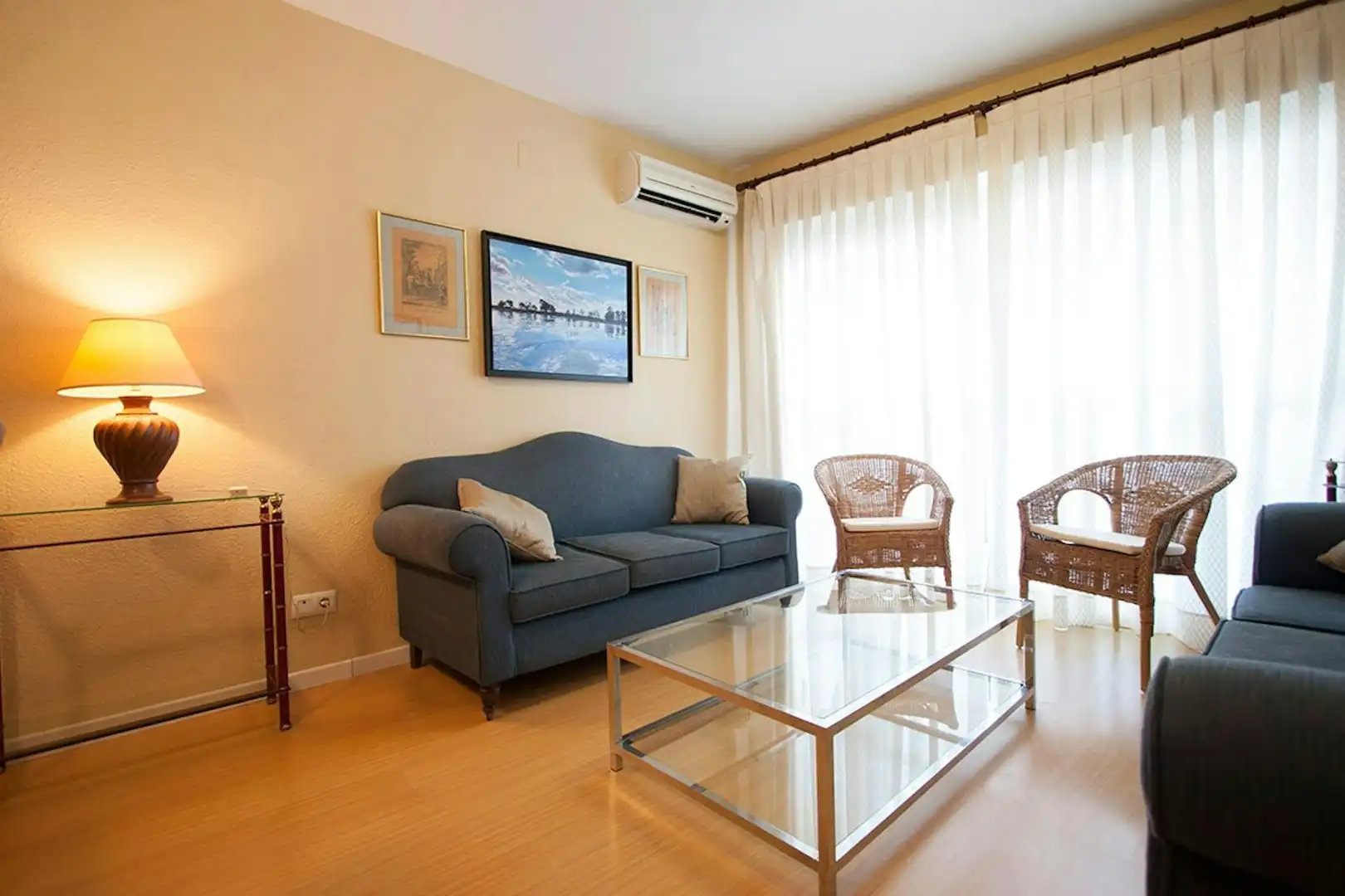 Sala de estar de Piso de alquiler en Sevilla con Aire acondicionado, Calefacción y Jardín privado