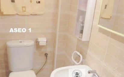 Bathroom of Apartment for sale in Chiva  with Air Conditioner and Terrace