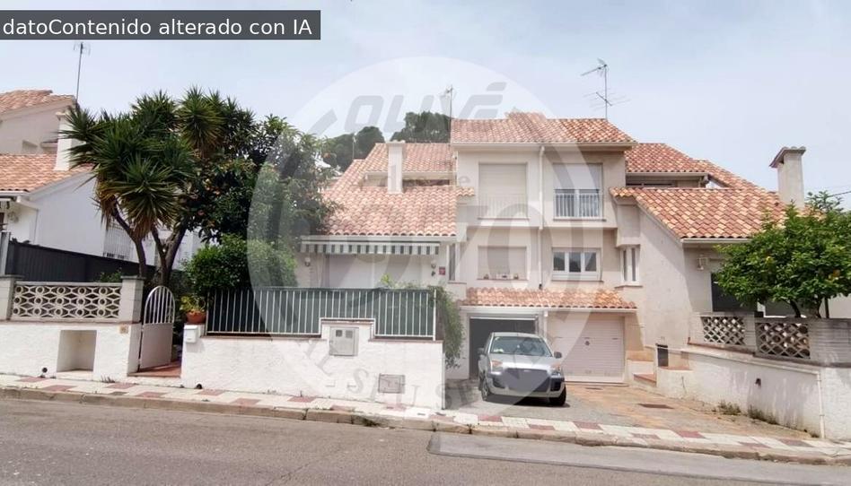Foto 1 de Casa adosada en venda a Fenals, Girona