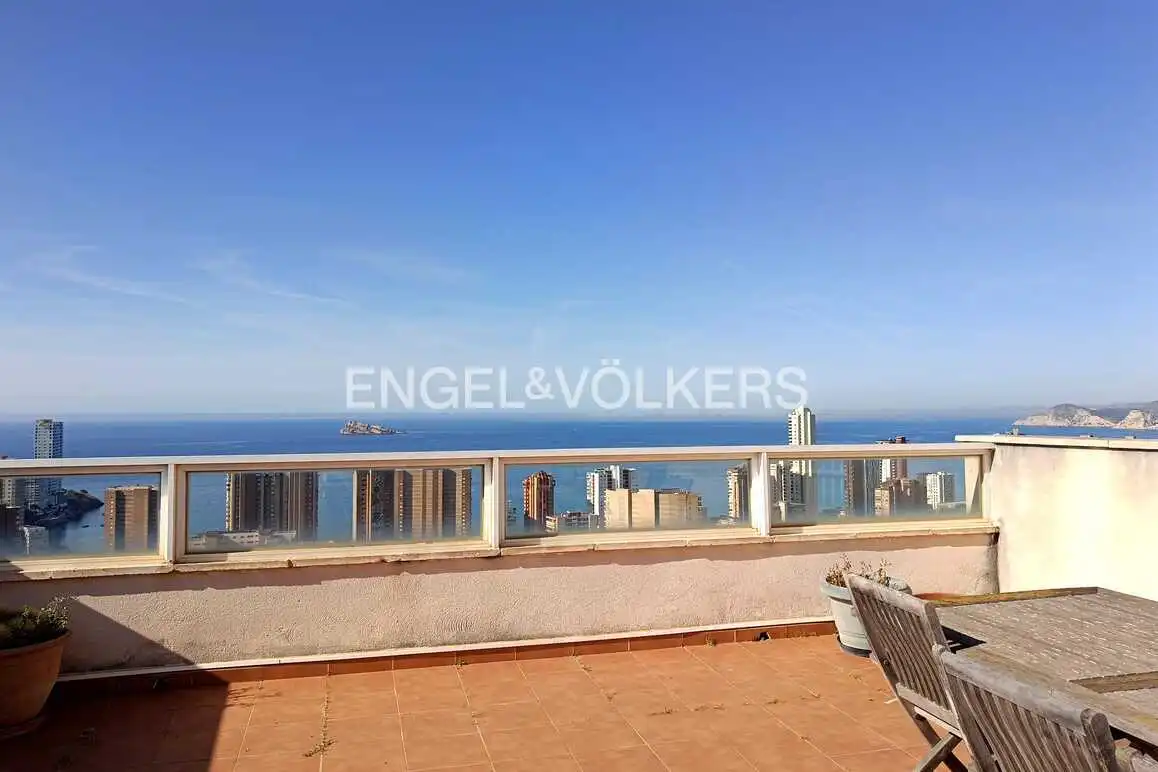 Terrassa de Àtic en venda en Benidorm amb Aire condicionat, Jardí privat i Piscina comunitària