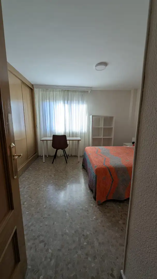 Dormitori de Pis de lloguer en Granada amb Aire condicionat, Calefacció i Moblat