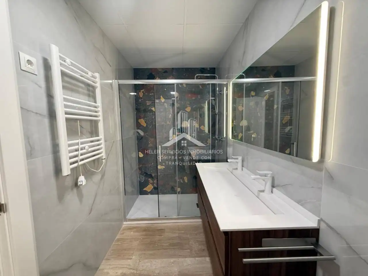 Baño de Piso en venta en Castellón de la Plana / Castelló de la Plana con Aire acondicionado, Calefacción y Alarma