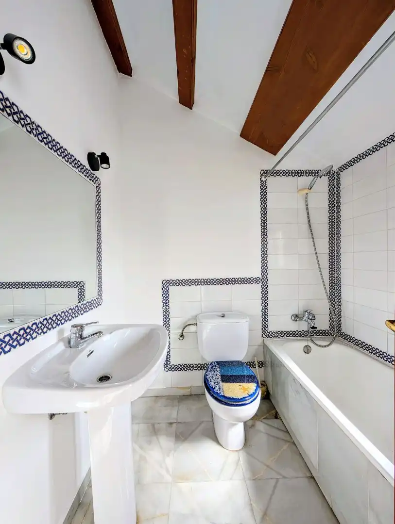 Baño de Casa adosada en venta en Marbella con Aire acondicionado y Piscina comunitaria