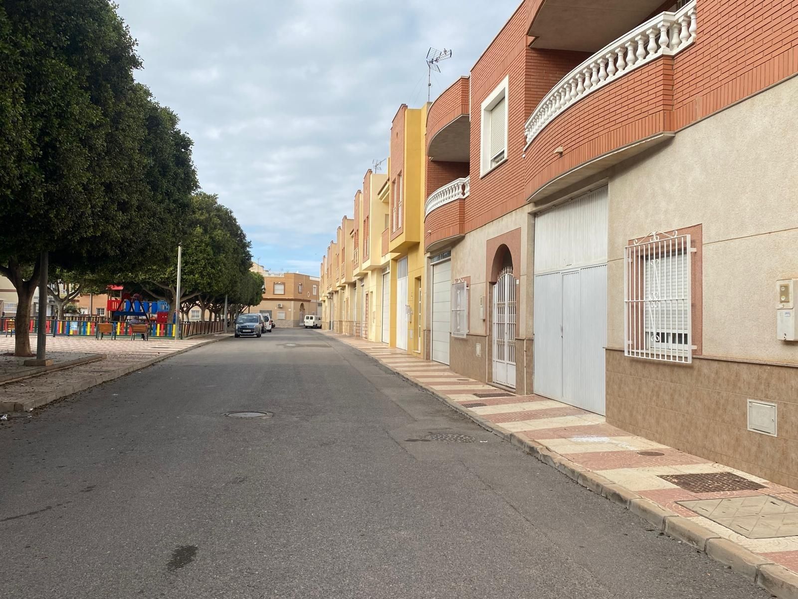 Vista exterior de Casa o xalet en venda en Roquetas de Mar amb Aire condicionat, Calefacció i Terrassa