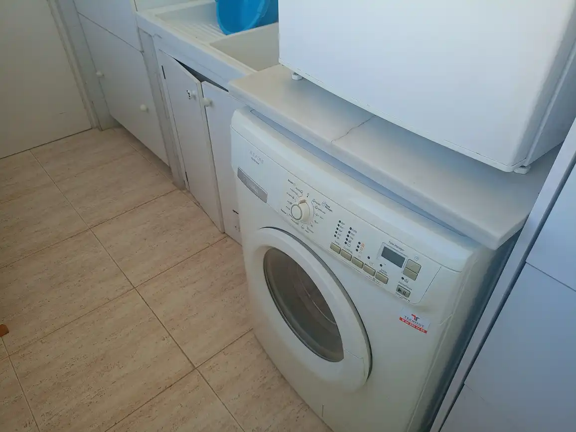 Cuina de Apartament de lloguer en Gandia amb Aire condicionat, Terrassa i Moblat