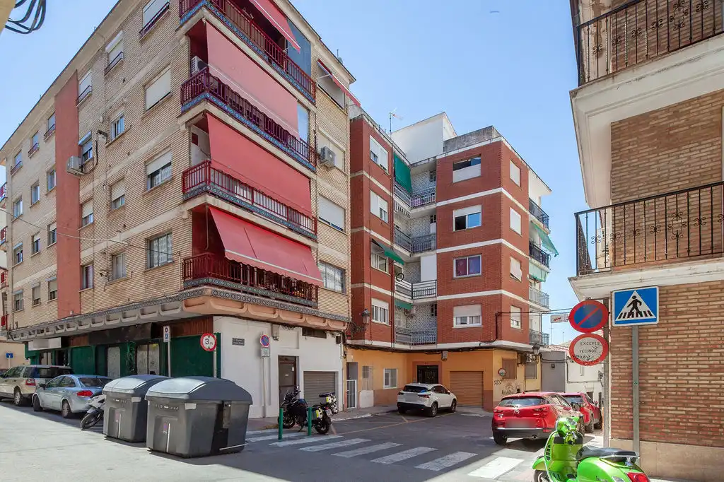 Vista exterior de Local en venta en Paterna