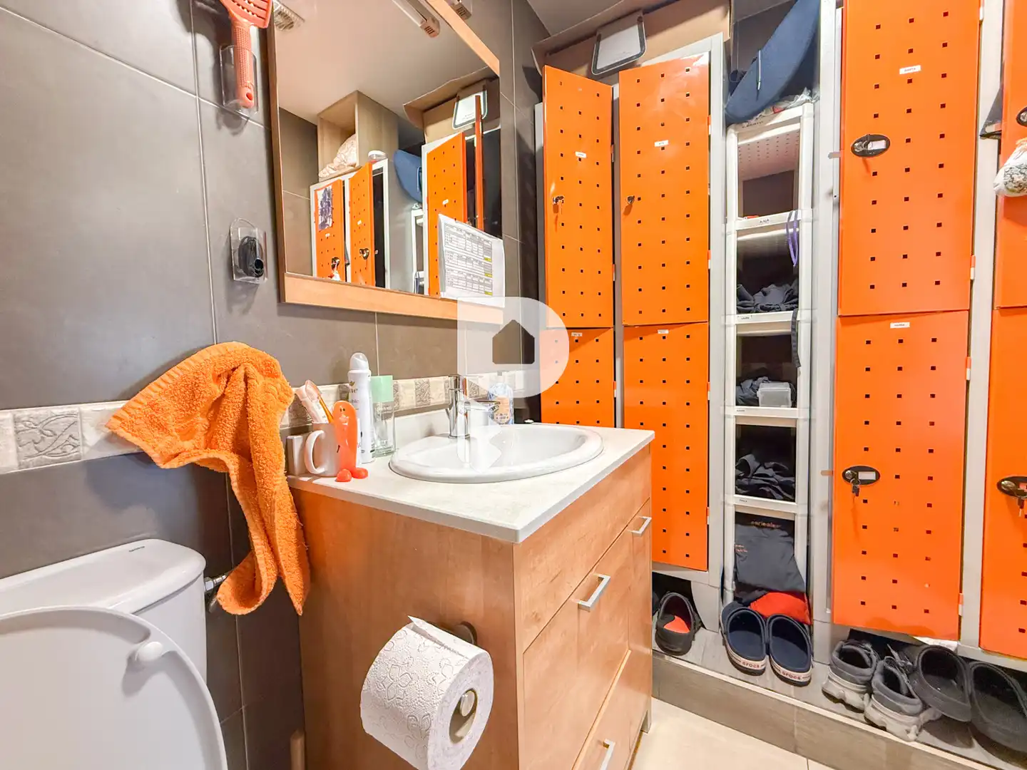 Baño de Apartamento en venta en Cervelló con Aire acondicionado, Calefacción y Parquet