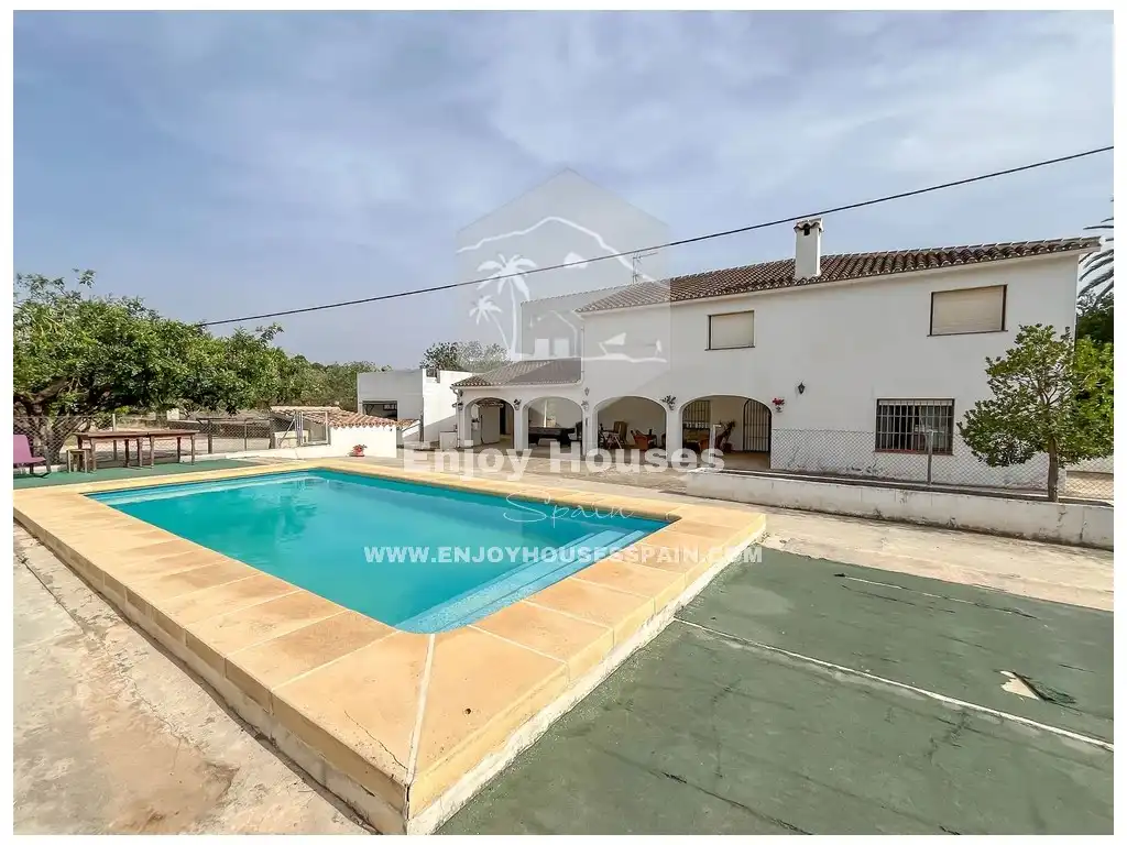 Casa rústica con jardín en venta en La Xara - La Sella