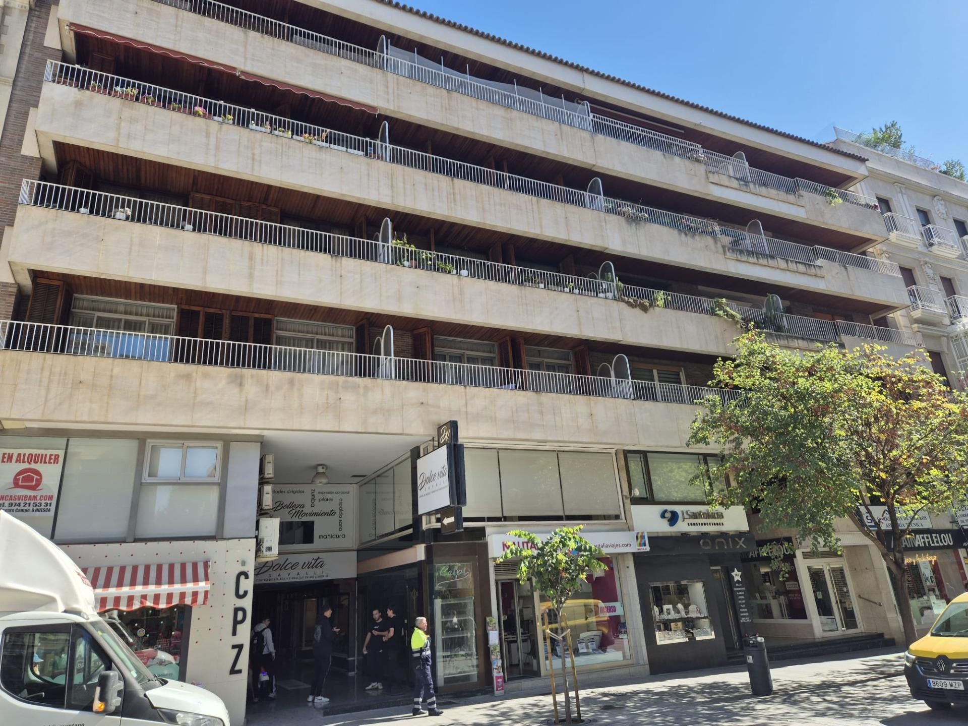 Vista exterior de Oficina en venta en  Huesca Capital con Aire acondicionado, Calefacción y Terraza