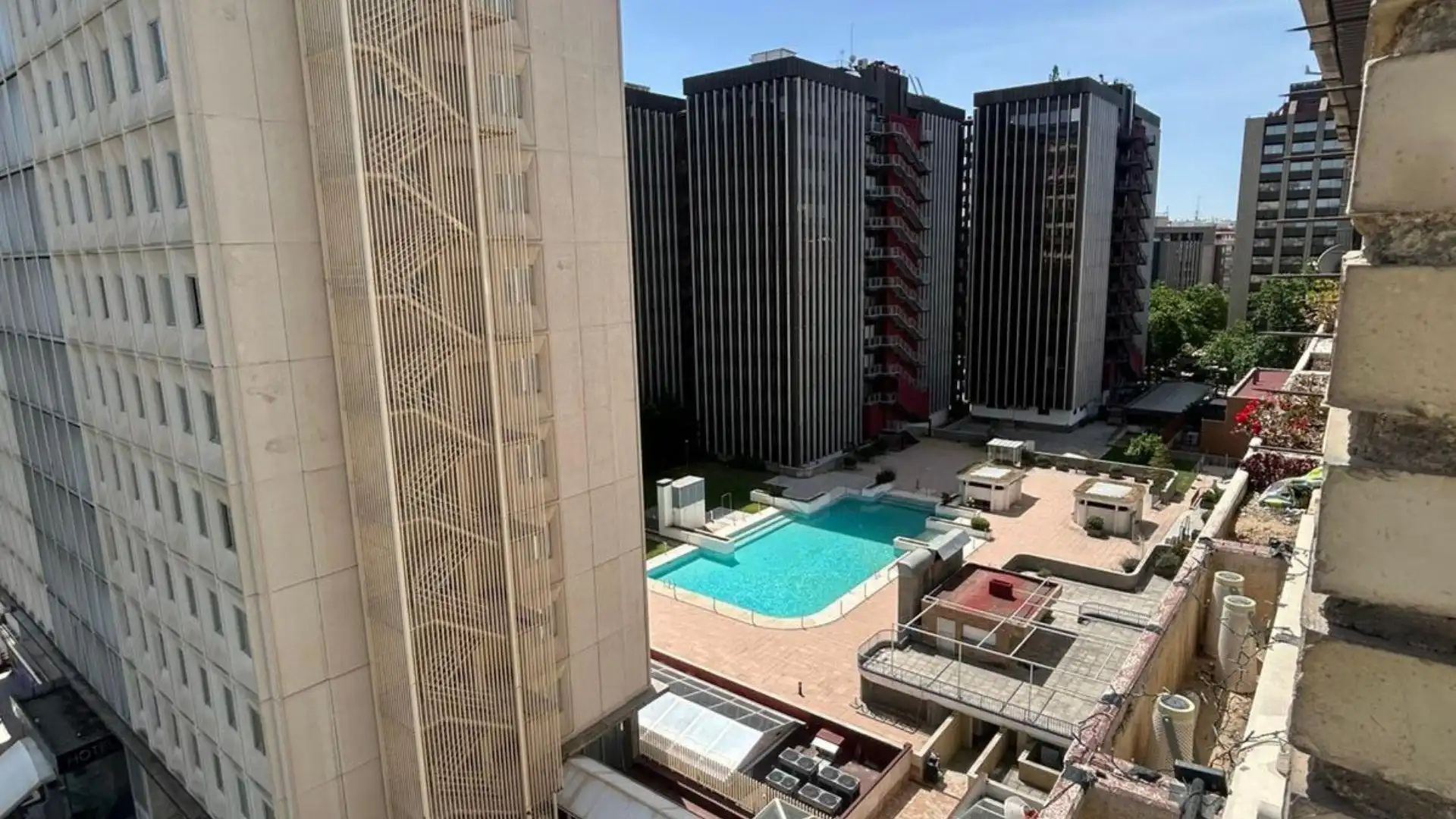 Piscina de Piso de alquiler en Madrid con Calefacción, Jardín privado y Terraza