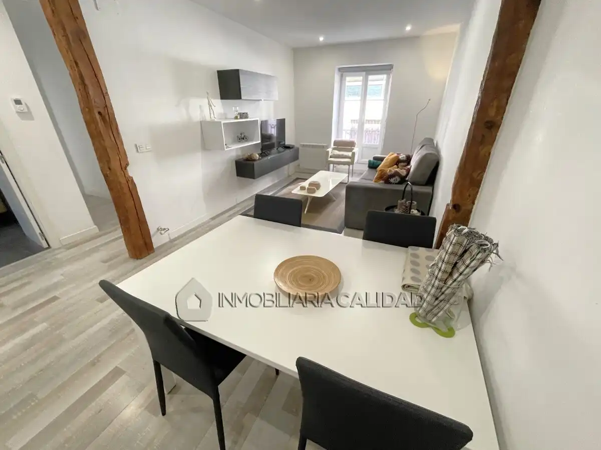 Vista exterior de Piso de alquiler en Burgos con Calefacción y Amueblado