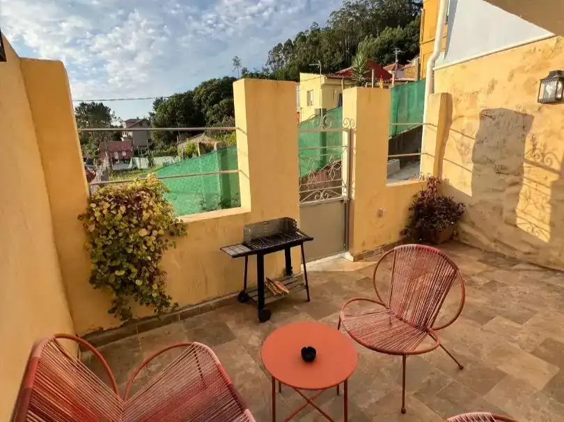 Terrassa de Casa adosada en venda en Vigo  amb Balcó