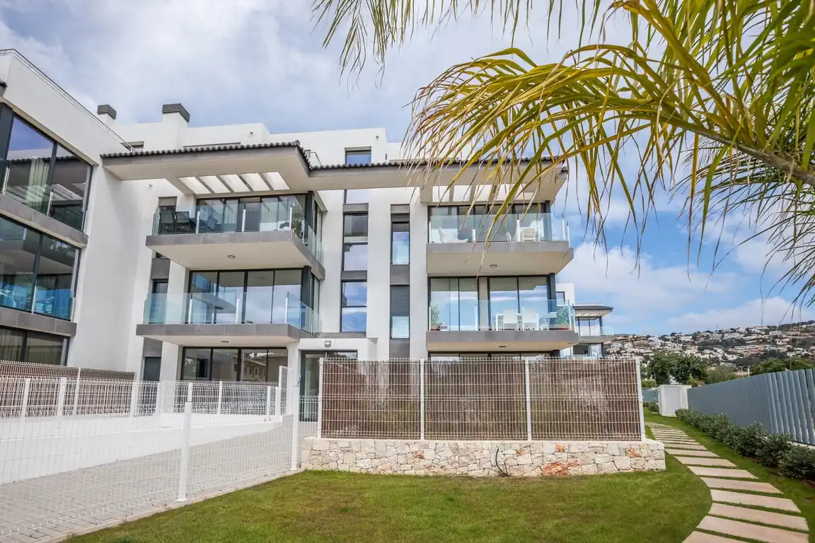 Außenansicht von Wohnungen zur Miete in Jávea / Xàbia mit Klimaanlage, Privatgarten und Schwimmbad