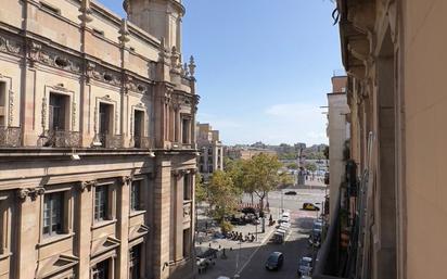 Vista exterior de Pis de lloguer en  Barcelona Capital amb Aire condicionat i Balcó