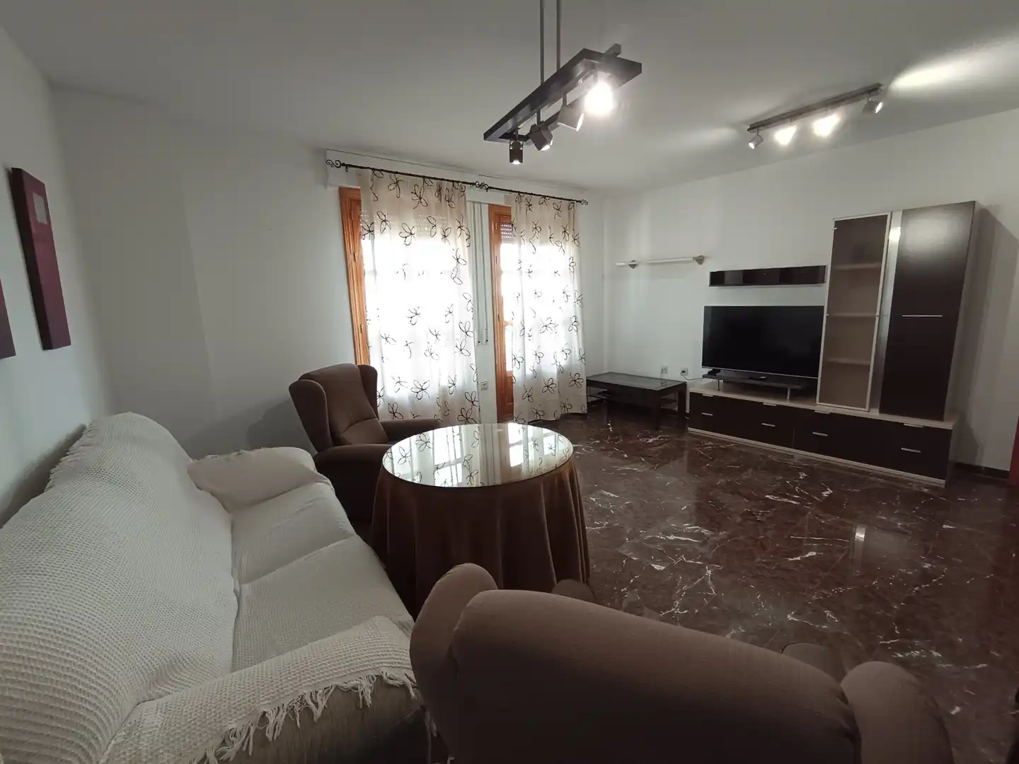Sala d'estar de Pis de lloguer en Jaén amb Aire condicionat, Calefacció i Moblat