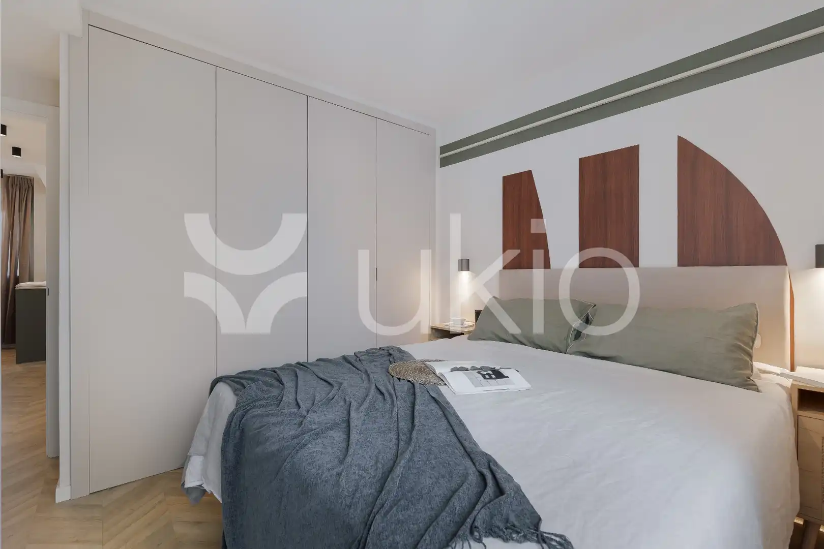 Dormitori de Apartament de lloguer en Madrid amb Aire condicionat, Calefacció i Moblat