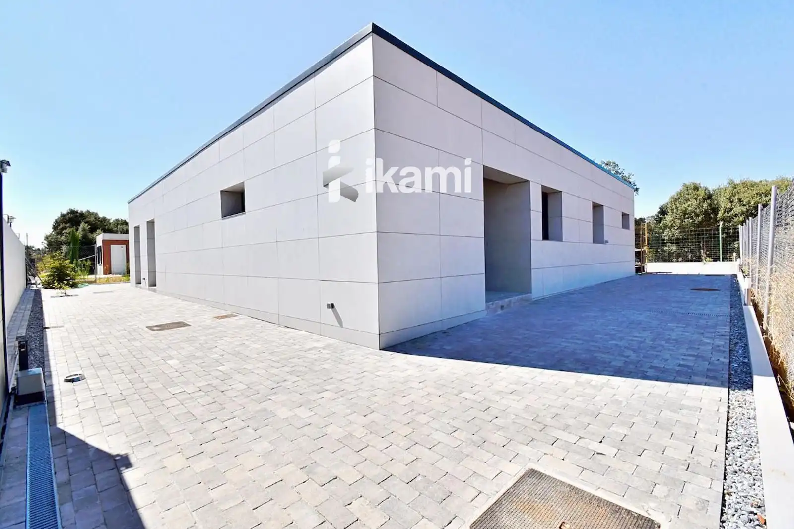 Exterior view of Houses for sale in Chiloeches  with Air Conditioner and Alarm