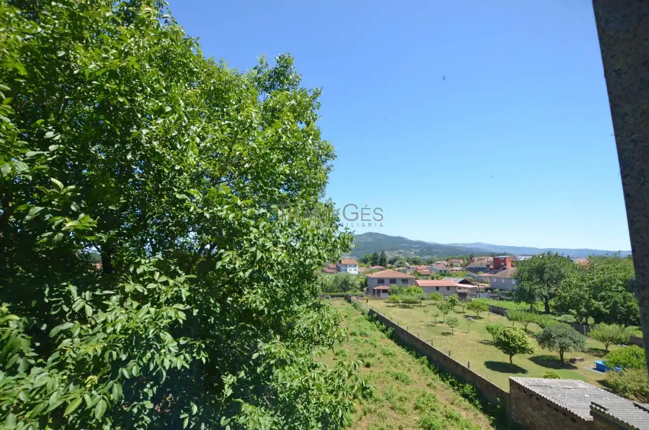 Piso en venta en Tui con Calefacción, Parquet y Trastero