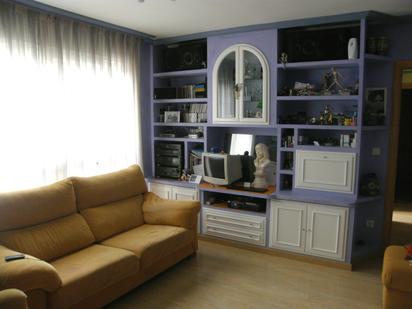 Living room of Flat to rent in  Zaragoza Capital  with Heating, Parquet flooring and Furnished