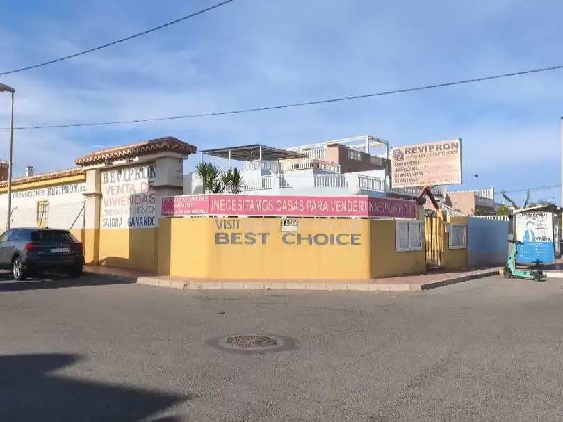 Außenansicht von Büro zur Miete in Torrevieja mit Klimaanlage und Terrasse