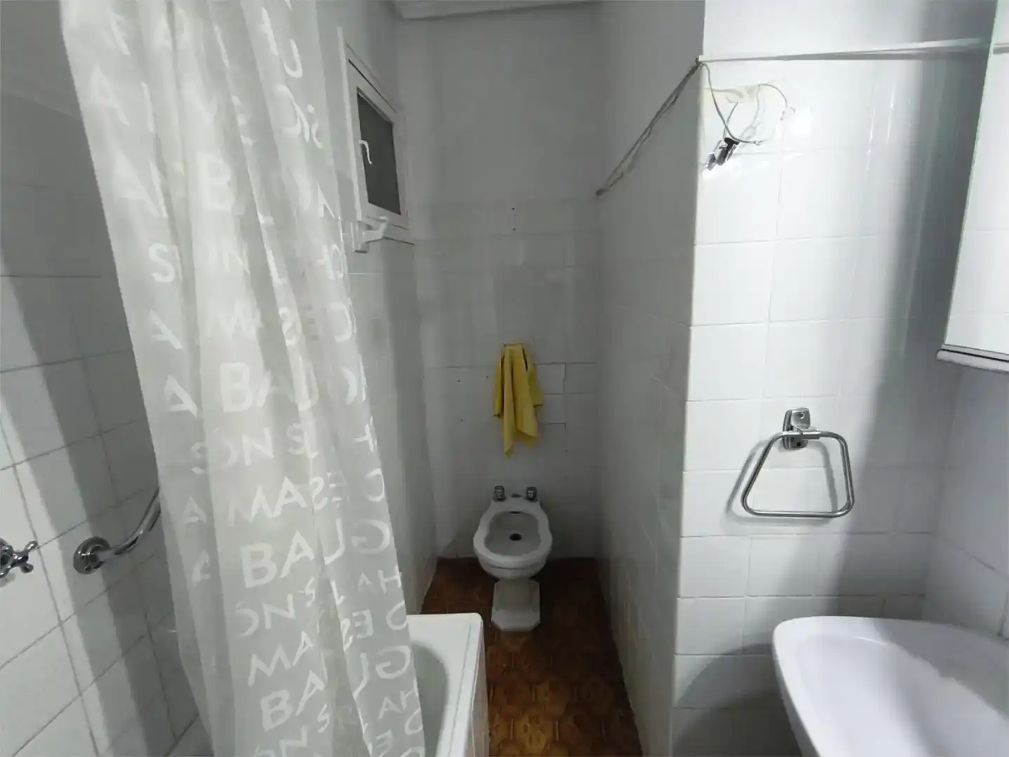 Bany de Àtic en venda en Laredo amb Parquet i Moblat