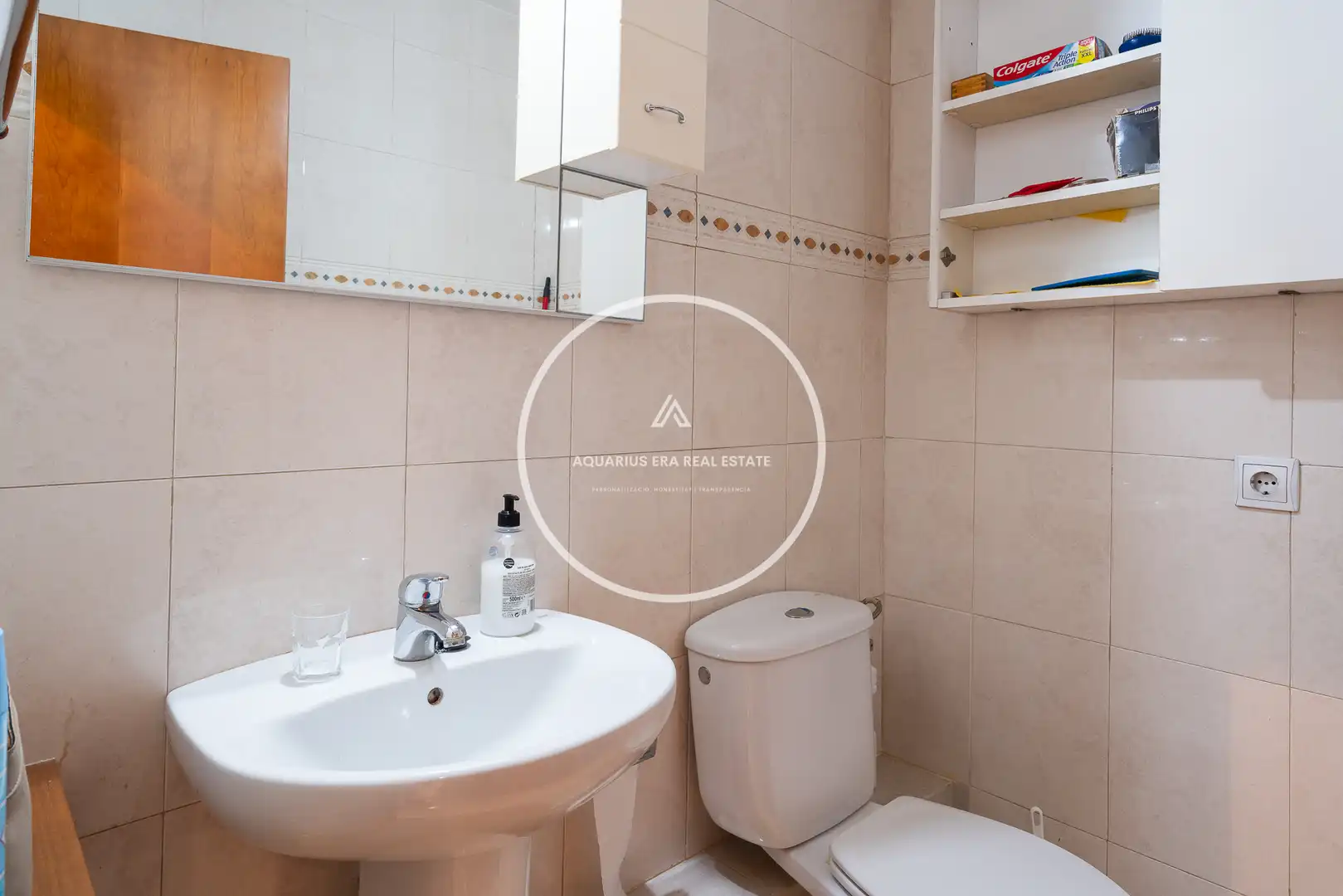 Baño de Piso en venta en Torelló con Calefacción, Terraza y Amueblado