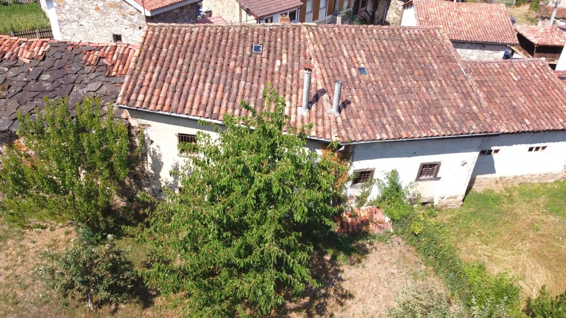 Jardí de Finca rústica en venda en Aller amb Jardí privat