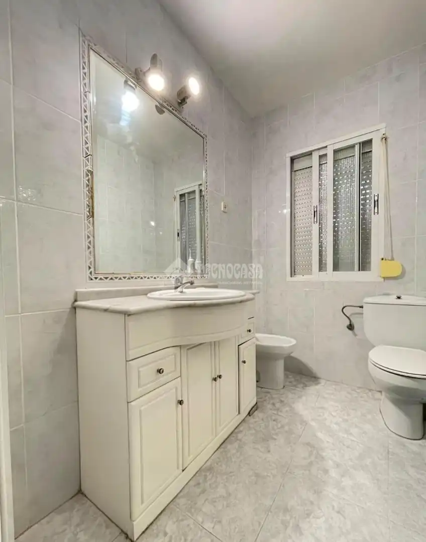 Bathroom of Flat for sale in Coslada  with Heating