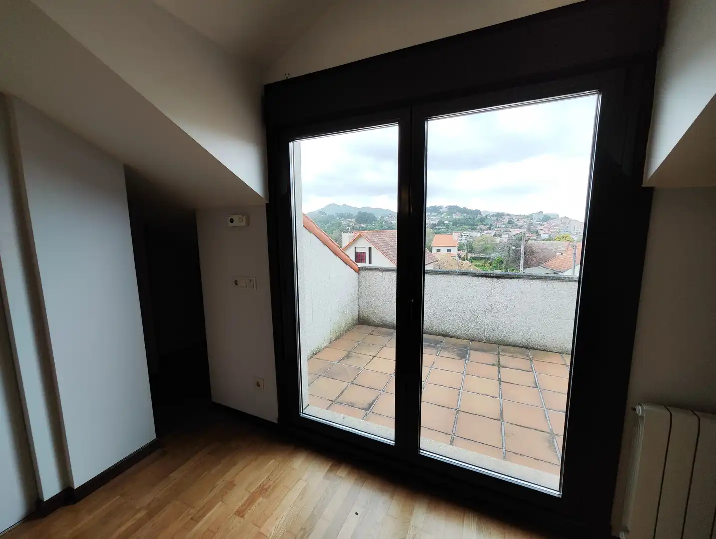 Habitación de Casa adosada en venta en Vigo  con Jardín privado, Parquet y Terraza