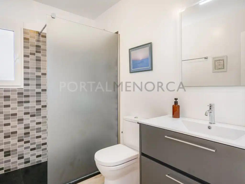Badezimmer von Haus oder Chalet zum Verkauf in Ciutadella de Menorca mit Klimaanlage, Privatgarten und Terrasse