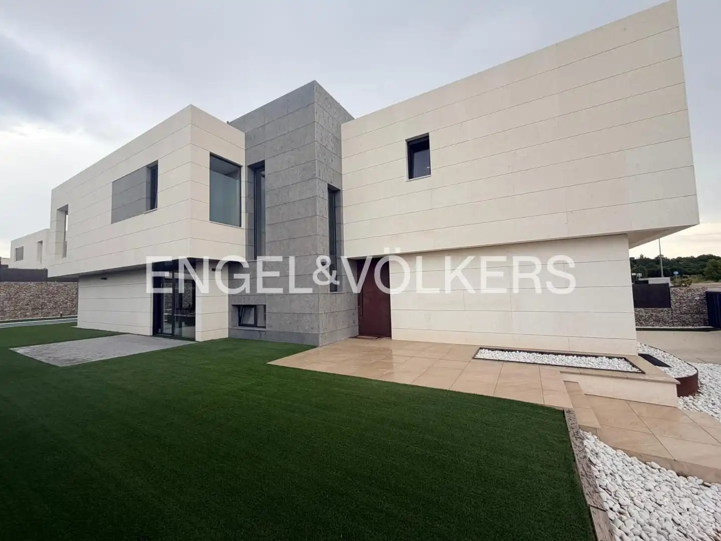 Vista exterior de Casa o chalet de alquiler en Majadahonda con Aire acondicionado, Calefacción y Jardín privado