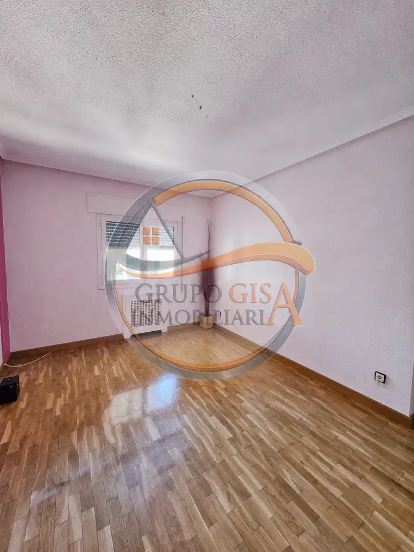Sala d'estar de Pis en venda en Navalcarnero amb Aire condicionat, Calefacció i Parquet