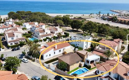 Vista exterior de Casa o xalet en venda en Mont-roig del Camp amb Aire condicionat, Terrassa i Piscina