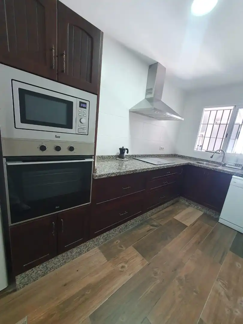 Cocina de Casa adosada de alquiler en El Puerto de Santa María con Jardín privado y Amueblado