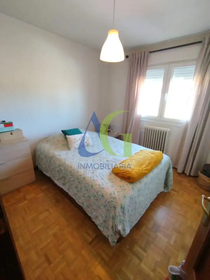 Habitación de Apartamento en venta en Villaquilambre con Calefacción y Trastero