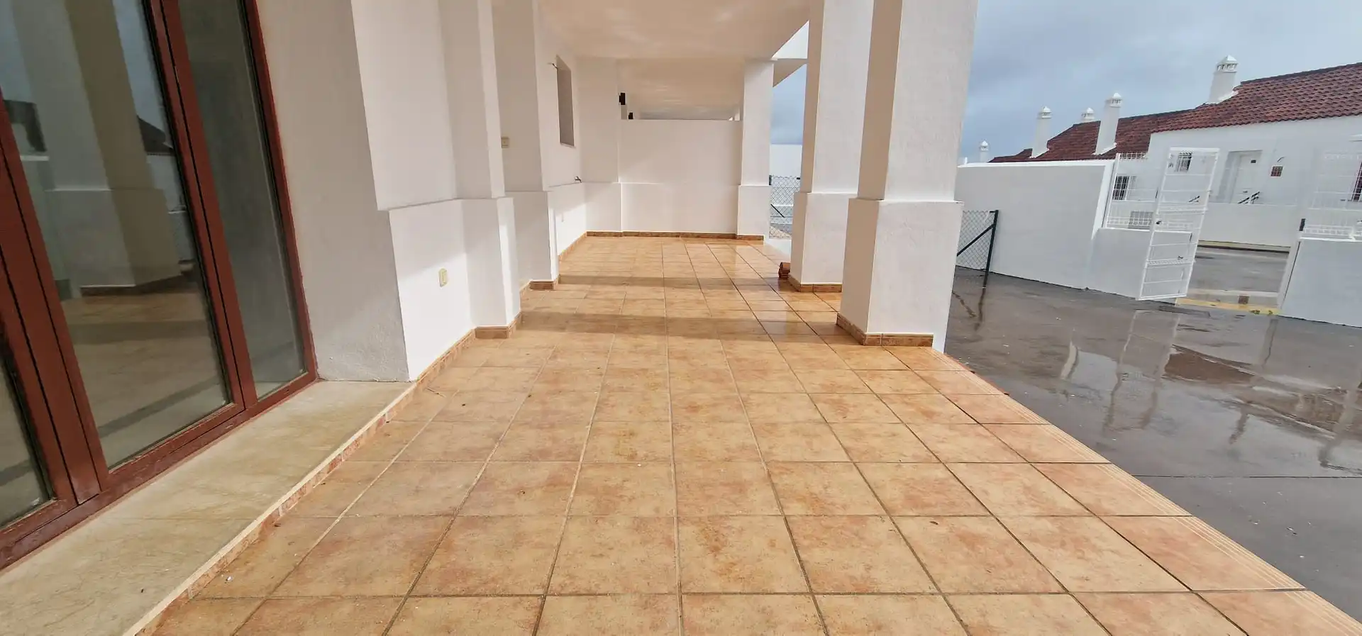 Terrasse von Einfamilien-Reihenhaus zum Verkauf in Cártama mit Privatgarten und Terrasse