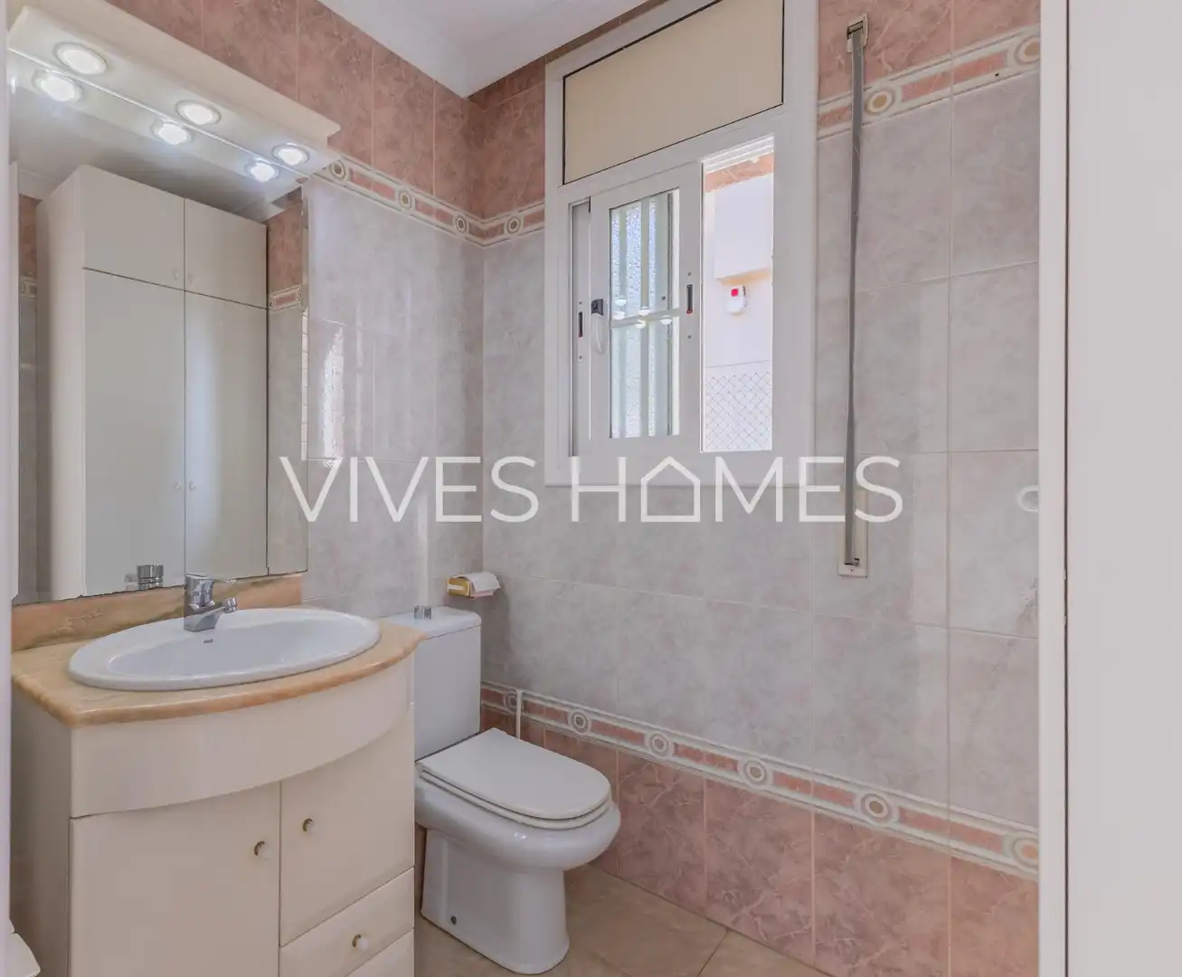 Bathroom of Houses for sale in Arenys de Mar  with Air Conditioner, Heating and Private garden