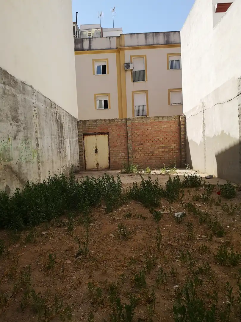 Terrenys i solars en venda a Calle Almendro 6