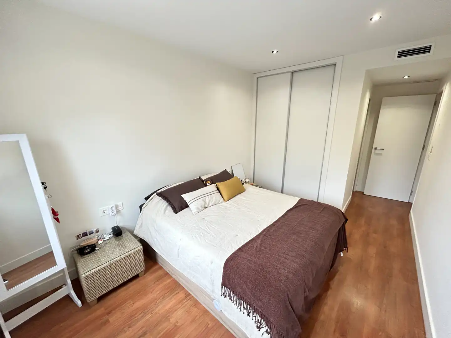 Habitación de Planta baja en venta en Almería con Aire acondicionado, Calefacción y Jardín privado